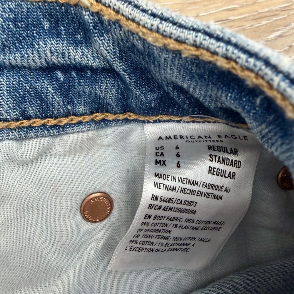 American Eagle Denim Frayed Hem Skirt Sz 6 - Picture 3 of 3